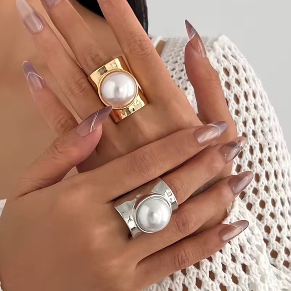 Zara model adjustable size Gold Pearl Ring - Picture 2 of 6